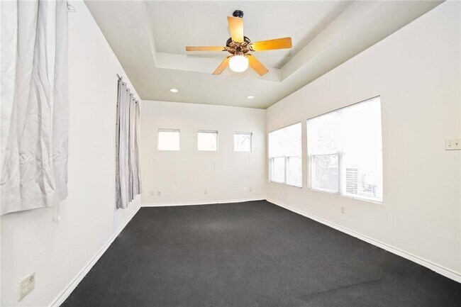 Building Photo - 2905 Robinson Ave