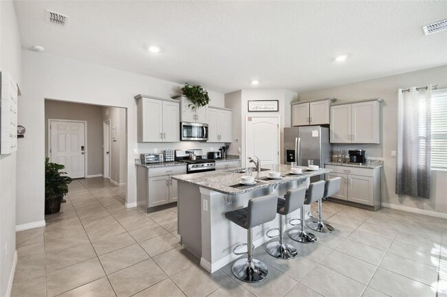 Building Photo - 7704 Oakmoss Loop