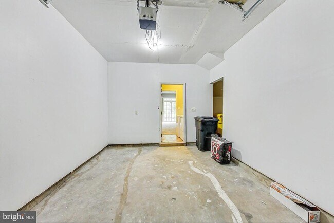Building Photo - 3274 Amazon Ln