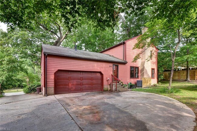 Building Photo - 702 Tam-O-Shanter Blvd