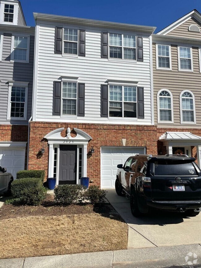 Building Photo - Charming 2-3 BR Townhome in South Park Cha...