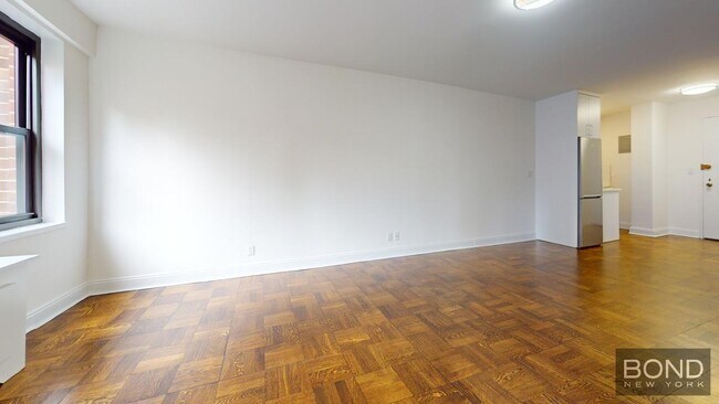 Building Photo - 405 E 56th St