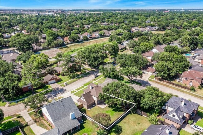 Building Photo - 23111 Red River Dr