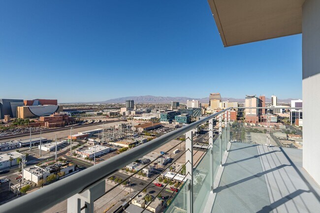Building Photo - Newport Lofts 1813
