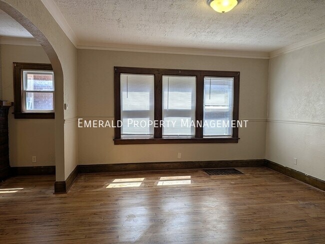 Building Photo - 116 Regan St