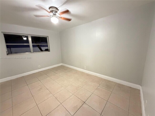 Building Photo - 2129 Davie Blvd