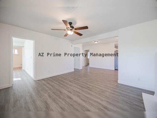 Building Photo - 2646 E Willetta St