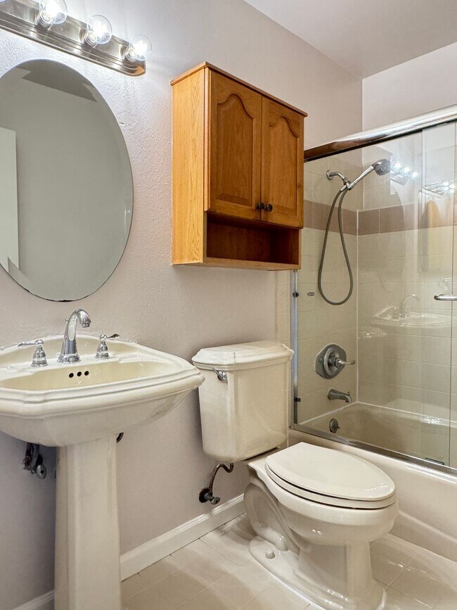 Building Photo - Welcome to this updated 3 bedroom condo with laminate vinyl plank flooring