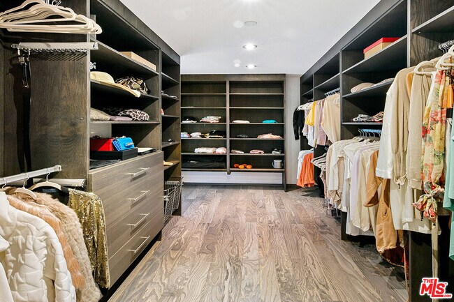 Building Photo - 21766 Azurelee Dr