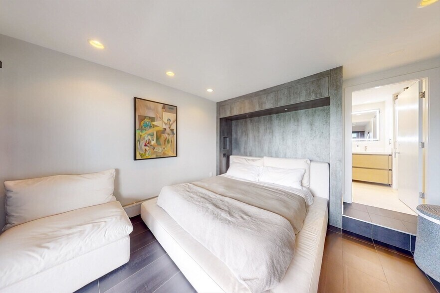 Building Photo - 265 Beacon St