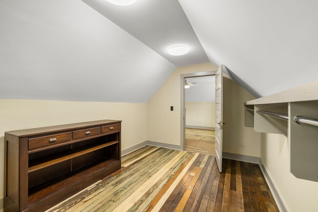 Building Photo - 479 W Park St