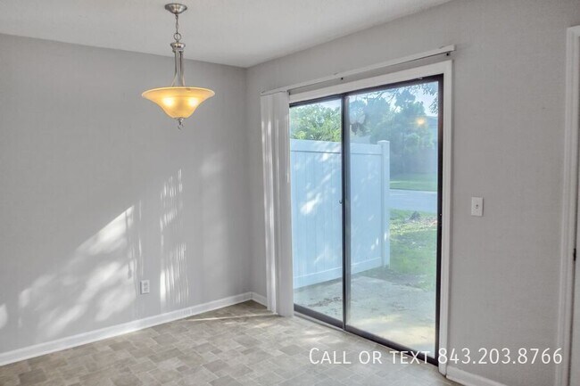 Building Photo - Break Lease ---- 8016 Thelen St-