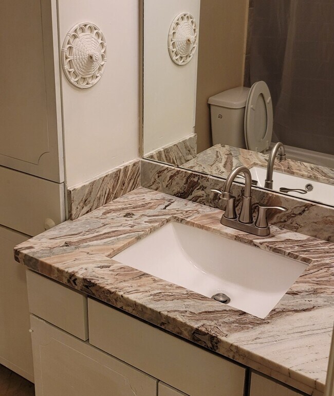 Building Photo - 11001 Sherry Ln