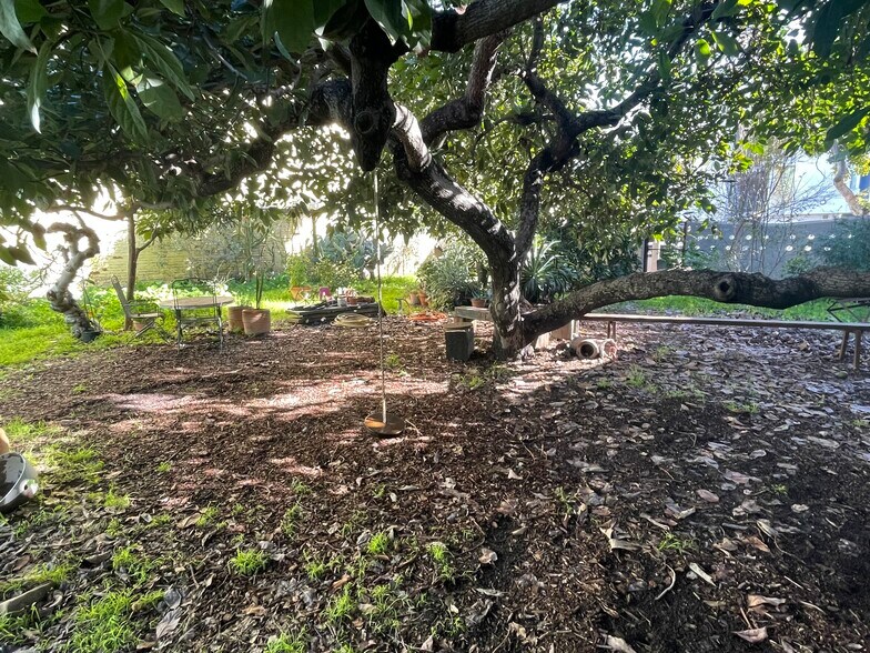 Building Photo - 6539 West Blvd