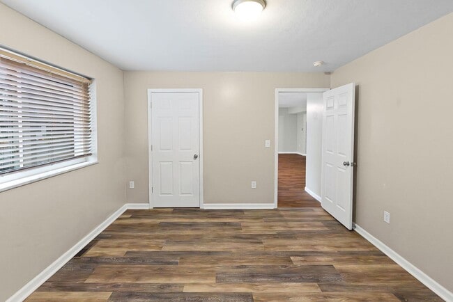 Building Photo - 113 E Apple St