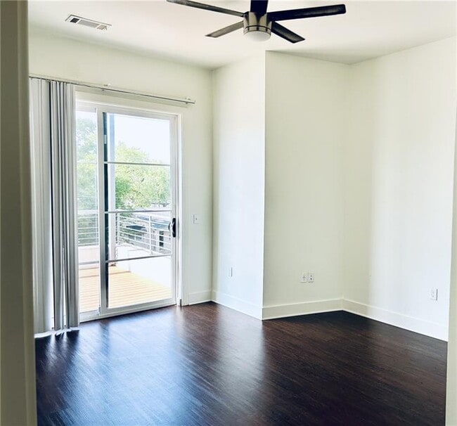 Building Photo - 726 E Emma Ave