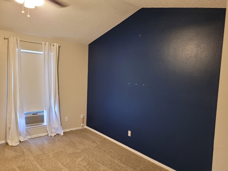 Master Bedroom - 1228 S Idalia St