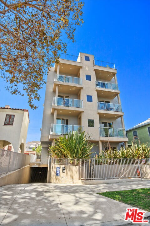 Building Photo - 819 S Holt Ave