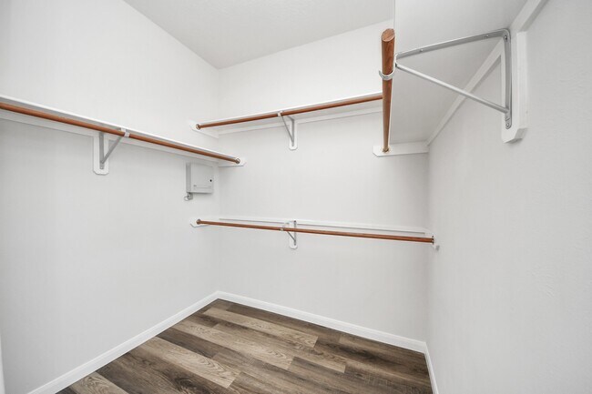 Building Photo - 14706 Cross Jct St