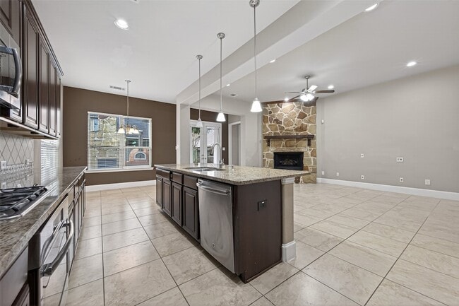 Building Photo - 16811 Kilgarth Dr