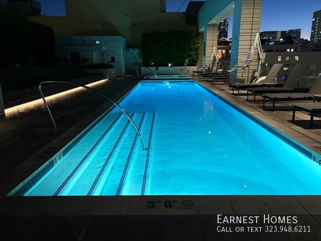 Building Photo - 400 S Broadway