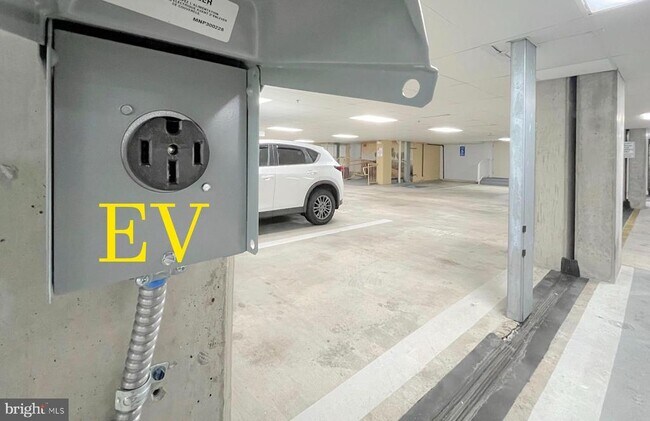 Building Photo - 2200 N Westmoreland St