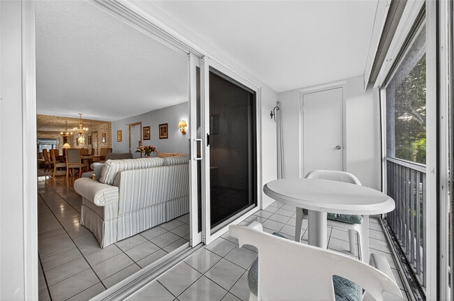 Building Photo - 6417 Bay Club Dr