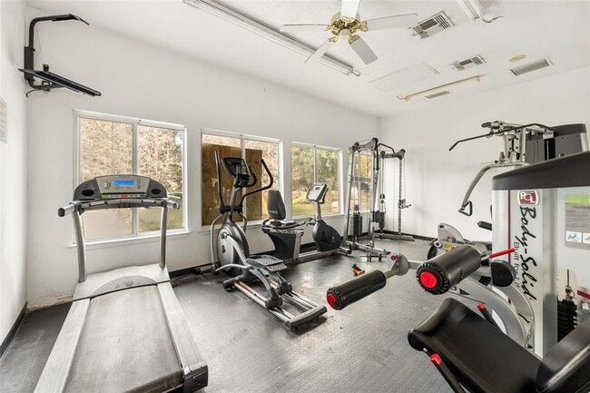 Building Photo - 4000 SW 23rd St