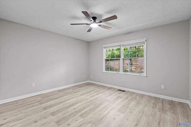 Building Photo - 1305 Hiwan Trail SE