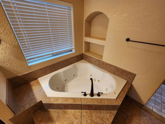 Building Photo - 2105 San Patricio Loop