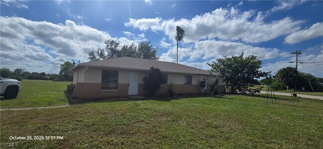 Building Photo - 1302 NE 9th St