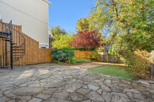 Building Photo - 2814 Bellevue Terrace NW