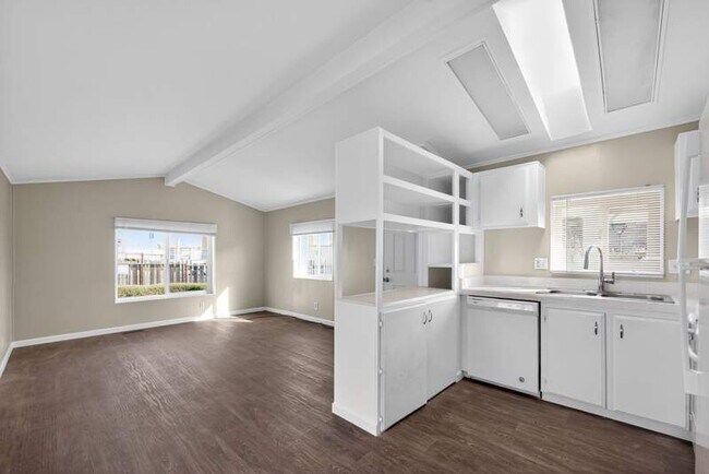 Building Photo - 157 1st Ave