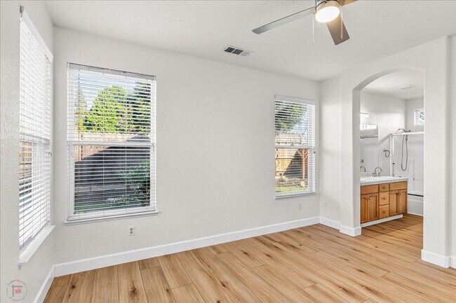 Building Photo - Beautiful 3(4) Bedroom/2 Bath Home Located in Lodi Ca