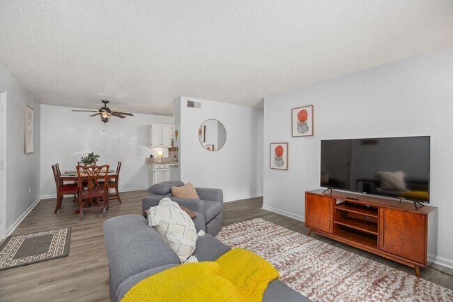 Building Photo - Furnished 1-Bedroom Condo with Modern Upda...