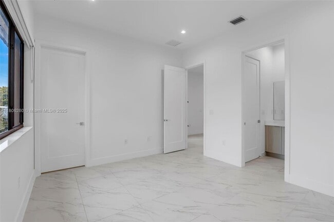 Building Photo - 4309 SW 176th Ave