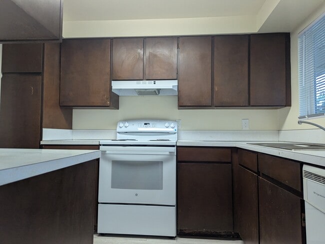 unit 4 kit - 17820 Smokey Point Blvd