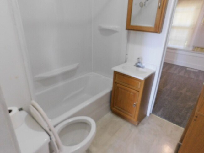 Building Photo - 2 Bedroom 1 Bath Home in El Dorado