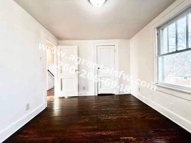 Building Photo - 4 Bedroom House