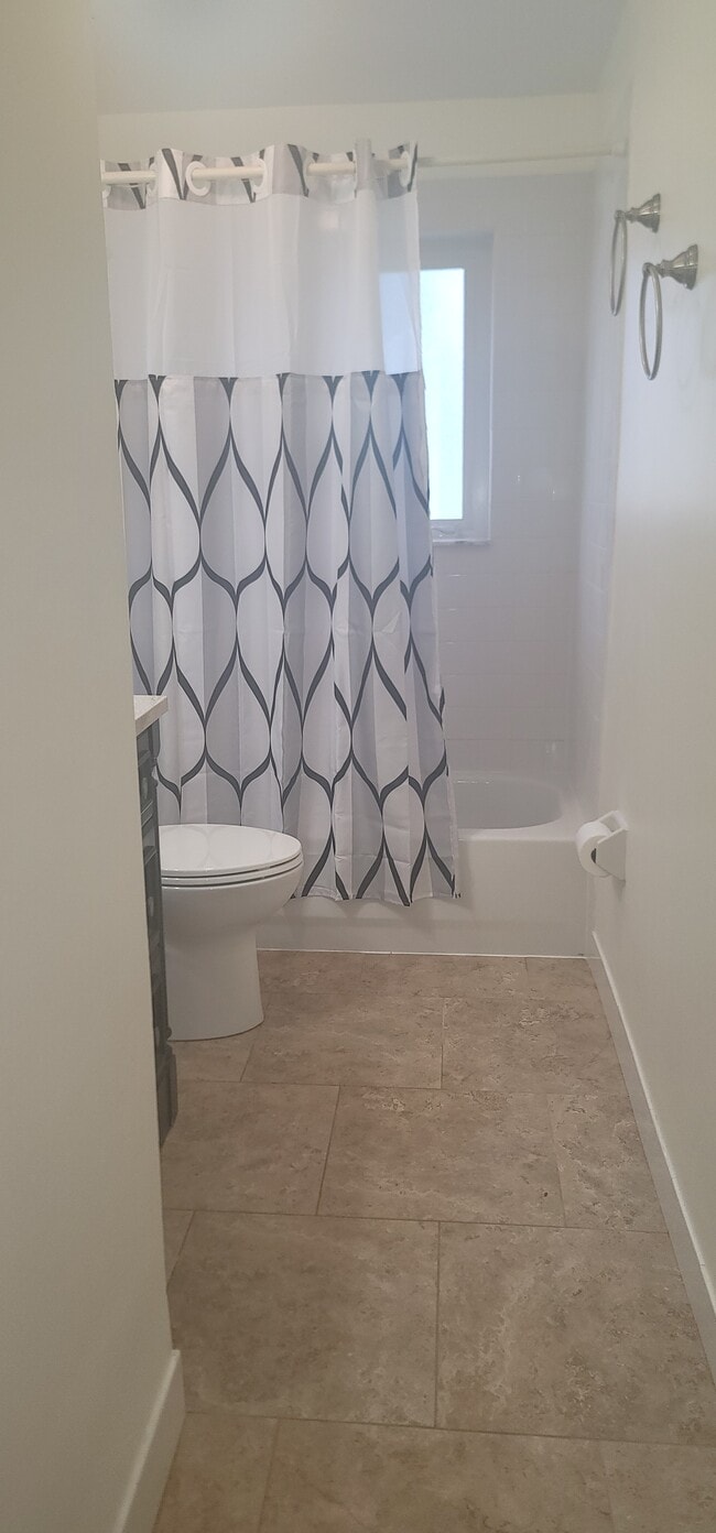 Building Photo - 828 Cinnamon Rd