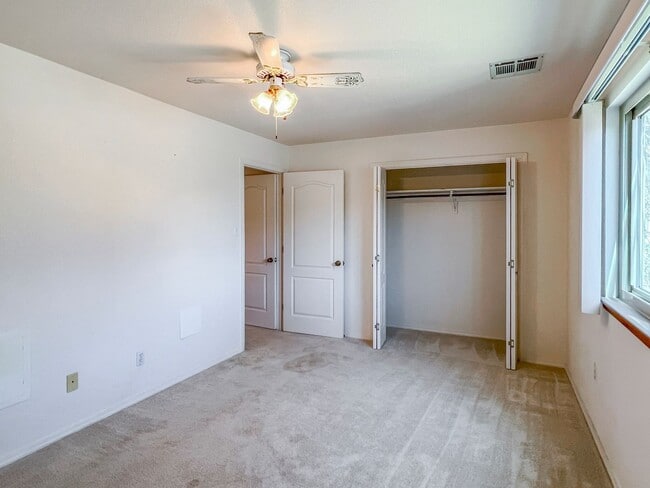 Building Photo - Spacious 3 Bedroom 2 Bath Home on Corner Lot