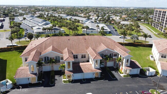 Building Photo - 117 Lancha Cir