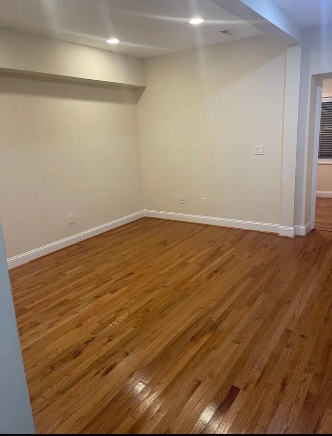 Building Photo - 1141 Owen Pl NE