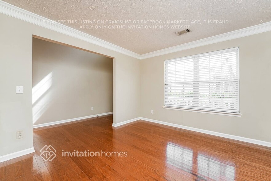 Building Photo - 1026 Hawthorn Ln