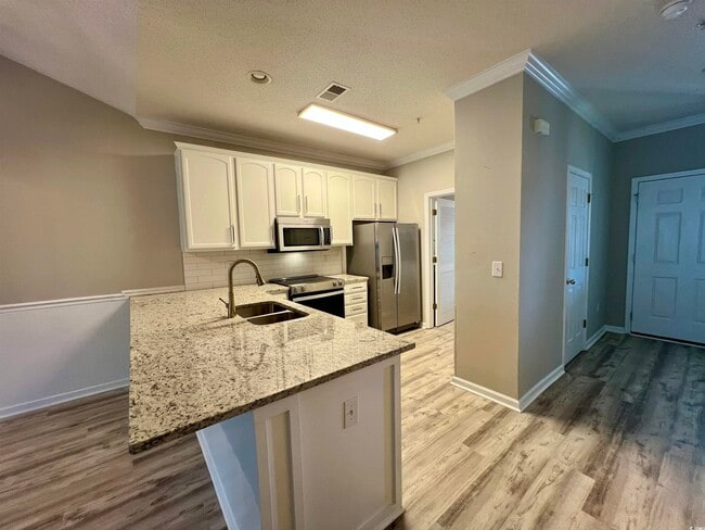 Building Photo - 5834 Longwood Dr