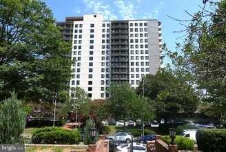 Building Photo - 801 N Pitt St