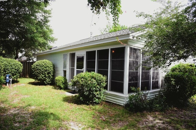 Building Photo - 155 Meadowbrook Ct