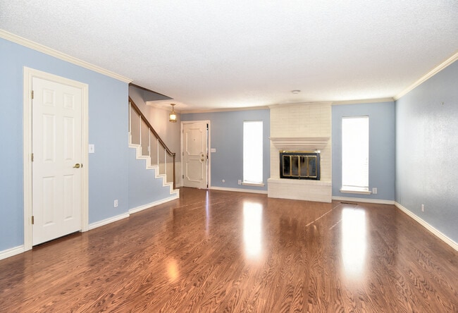 Building Photo - 1023 E Thompson Ave