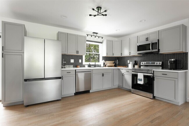 Building Photo - 17 Underhill Dr