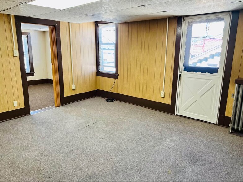 Building Photo - 115 N Grove St